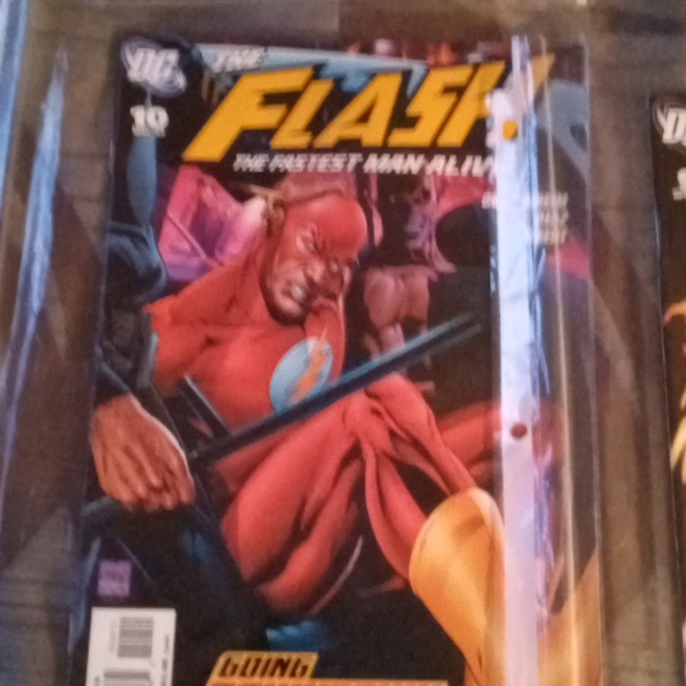 Comic Books - Picture 2 of 8